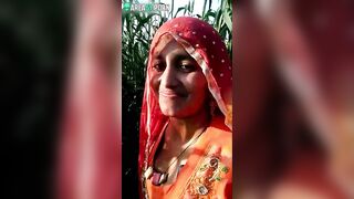 Indian aunty is going to masturbate in cornfield but she is caught