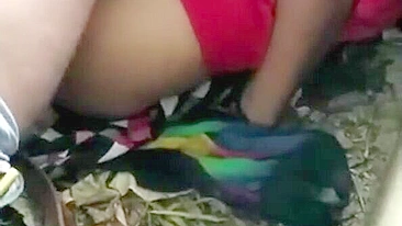 Married neighbor and Indian bhabhi have sex in the caught video