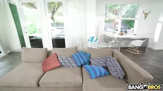 Muscular dude has XXX fun with petite Latina hottie before fucking