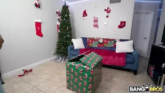 Petite chick plays with her smooth XXX pussy under the Xmas tree