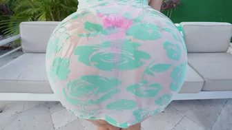 Filthy blonde shakes her awesome bubble ass in poolside XXX video