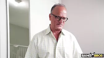 Hard XXX dildo gives pleasure to Latina babe who ignores men around