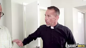 Hard XXX dildo gives pleasure to Latina babe who ignores men around