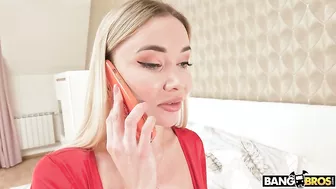 Blonde's XXX lover is late so she starts masturbating in big bed