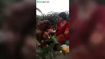 Cameraman films caught Indian friend energetically fucking slut outdoors