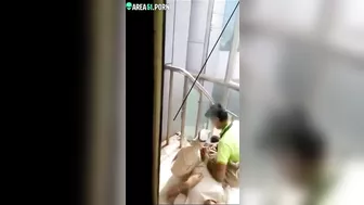 Workers of Indian mall are caught practicing sex by a colleague Workers of Indian mall are caught practicing sex by a colleague