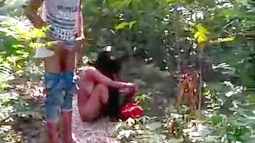 Indian couple has already enjoyed sex outdoors when they are caught