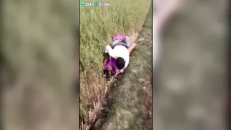 Naturalist looks for animals and Indian lovers are caught by him