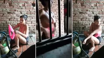 Wondrous Indian girl is caught but she keeps washing the young body