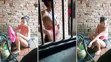 Wondrous Indian girl is caught but she keeps washing the young body