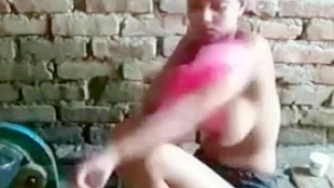 Wondrous Indian girl is caught but she keeps washing the young body