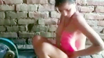 Wondrous Indian girl is caught but she keeps washing the young body