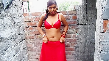 Indian lover of pink lingerie shows how sexy she is in caught video