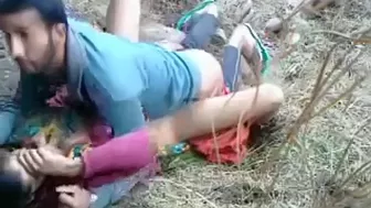 Cameraguy films caught video of Indian man fucking slut in missionary