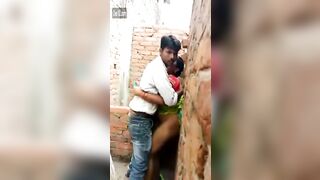 Man fucks Indian slut by brick wall and stops when they are caught