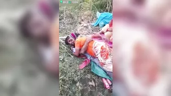 Sudden caught video prevents Indian people from having a threesome
