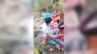 Sudden caught video prevents Indian people from having a threesome
