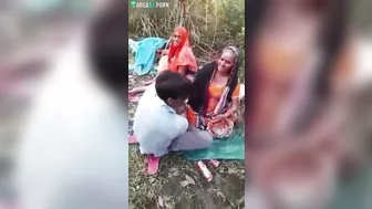 Sudden caught video prevents Indian people from having a threesome