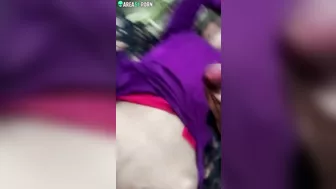 Shaved pussy of the Indian girlfriend is filmed in the caught video