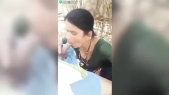 Lustful Indian bhabhi sucks lover's penis in phone caught video