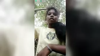 Camera guy's hard cock penetrates Indian aunty twat in caught video