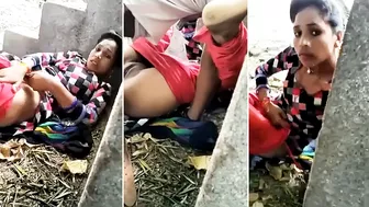 Voyeur films caught video of Indian lovers having sex and scares them Voyeur films caught video of Indian lovers having sex and scares them