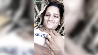 Married man fingers Indian lover's pussy in the phone caught video