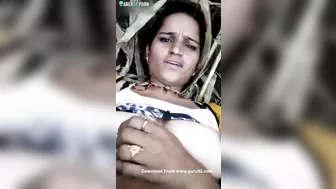 Married man fingers Indian lover's pussy in the phone caught video