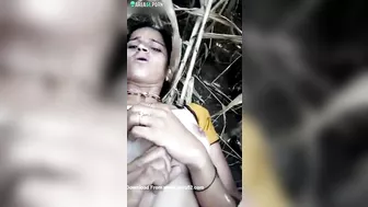 Married man fingers Indian lover's pussy in the phone caught video Married man fingers Indian lover's pussy in the phone caught video