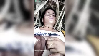 Married man fingers Indian lover's pussy in the phone caught video