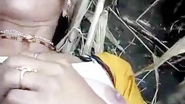 Married man fingers Indian lover's pussy in the phone caught video