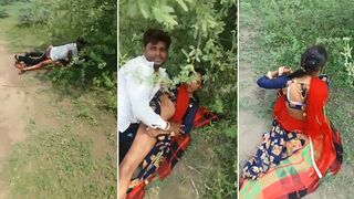 Indian lovers have sex in the fresh air and they are caught by stranger