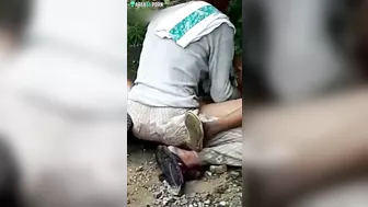 Guy sees Indian couple having sex and starts filming caught video