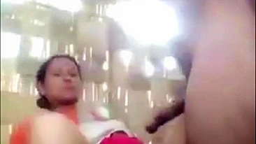 Man fucks Indian bhabhi that doesn't know that she is caught on camera