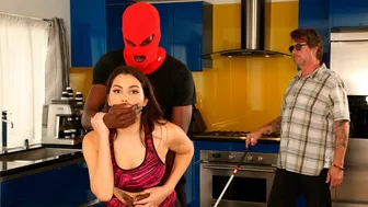 XXX sex of Italian wife and black robber for sake of hubby's safety