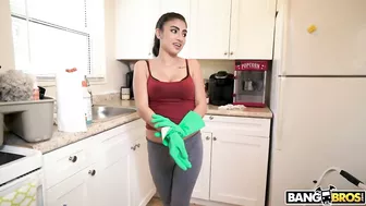 Employer helps tiny Latina babe reach XXX orgasm instead of cleaning
