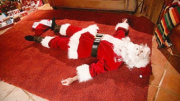 Mustachioed XXX Santa bangs his stepdaughter in stockings on Christmas