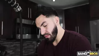 Guy instead of washing dishes drills XXX pussy of busty Latina stepsis