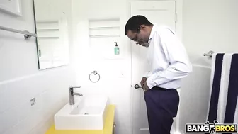 Black stepdad satisfies XXX needs thanks to his slutty daughter