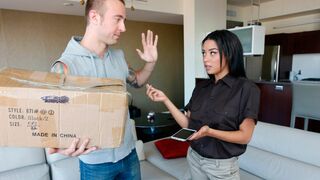 Latina delivery girl tempted into XXX affair with perverted customer