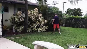 Stud drills XXX hole of sister with nipple piercing on the couch