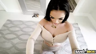 Dark-haired girl gladdens brother with XXX sucking on the camera