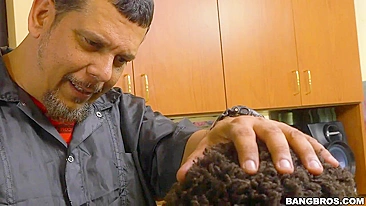 Black brother's big cock is a good XXX payment for the hairdresser