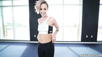 Slender yoga MILF teases with her firm XXX ass and fucks in the gym