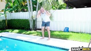 Petite slim cutie sucks stepbro's immense XXX boner by the pool