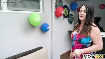 Teen hussy presents her stepdad with hot XXX session on Father's Day