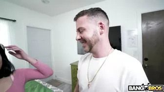 Sexy Latina MILF shows how she can suck thick XXX dick at casting