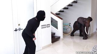 Xxx Theif Mom - Lucky thief sniffs panties and fucks busty XXX mom in her house | AREA51. PORN