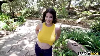 Voracious Latina hussy gives outdoor XXX blowjob to the lucky cock