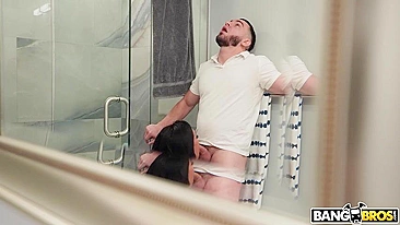 Black-haired bitchy mom sucked pumped-up man's cock in the toilet